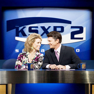 Cheryl Hines stars as Georgia and John Michael Higgins stars as Larry in Columbia Pictures' The Ugly Truth (2009)
