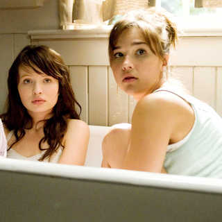 Emily Browning stars as Anna and Arielle Kebbel stars as Alex in DreamWorks' The Uninvited (2009). Photo credit by Kimberley French.