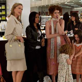 Annette Bening, Jada Pinkett Smith and Debra Messing in a scene from The Women(c), directed by Diane English 2008 - A Picturehouse release / photographer: Claudette Barius.