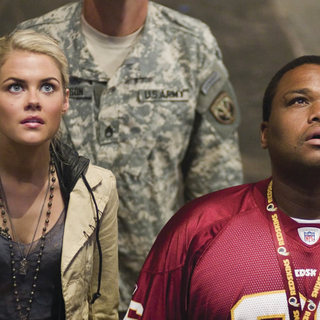 Rachael Taylor and Anthony Anderson in DreamWorks' Transformers (2007)