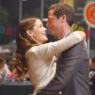Jennifer Garner stars as Sandy Mason and Justin Kirk stars as Phil Mason in IFC Films' The Tribes of Palos Verdes (2017)
