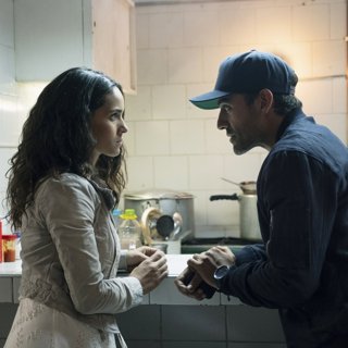 Adria Arjona stars as Yovanna and Oscar Isaac stars as Santiago 'Pope' Garcia in Netflix's Triple Frontier (2019)