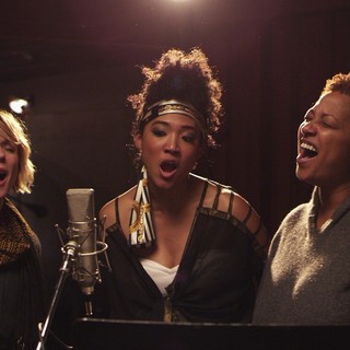 Twenty Feet From Stardom Picture 4