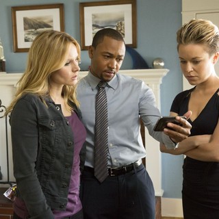 Kristen Bell, Percy Daggs III and Andrea Estella in Warner Bros. Pictures' Veronica Mars (2014)