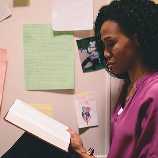 Priscilla Shirer stars as Elizabeth Jordan in TriStar Pictures' War Room (2015)