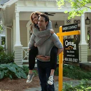 Jennifer Lopez stars as Holly and Rodrigo Santoro stars as Nate in Lionsgate Films' What to Expect When You're Expecting (2012). Photo credit by Melissa Moseley.