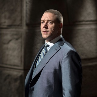 Russell Crowe stars as Pearly Soames in Warner Bros. Pictures' Winter's Tale (2014)