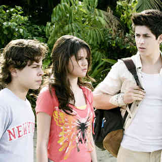 Jake T. Austin, Selena Gomez and David Henrie in Disney Channel's Wizards of Waverly Place: The Movie (2009)