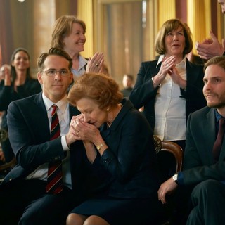 Ryan Reynolds stars as Randol Schoenberg and Helen Mirren stars as Maria Altmann in The Weinstein Company's Woman in Gold (2015)