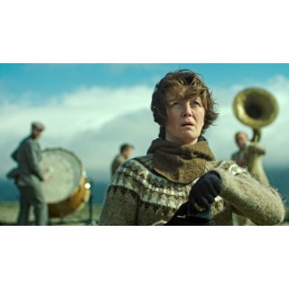 Woman At War Picture 1