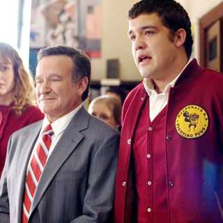 Alexie Gilmore, Robin Williams and Zach Sanchez in Magnolia Pictures' World's Greatest Dad (2009)