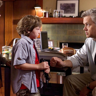 Tim Robbins plays as Dad in ZATHURA (2005)