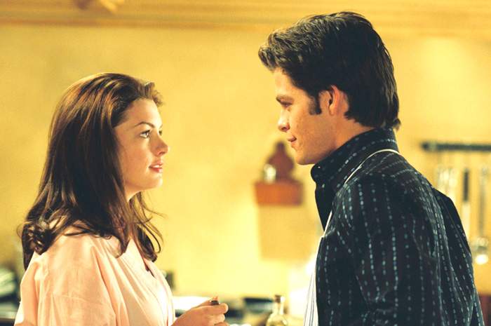 Anne Hathaway and Chris Pine in Walt Disney Pictures' Princess Diaries 2: Royal Engagement (2004)