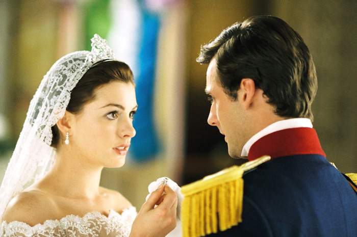 Anne Hathaway and Callum Blue in Walt Disney Pictures' Princess Diaries 2: Royal Engagement (2004)