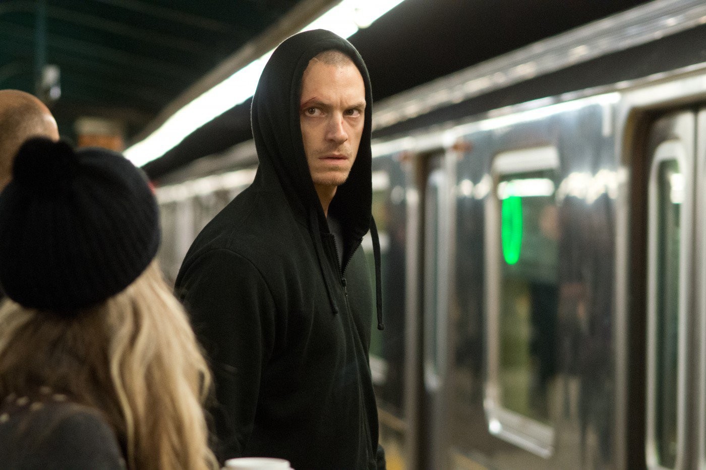Joel Kinnaman stars as Mike Conlon in Warner Bros. Pictures' Run All Night (2015)