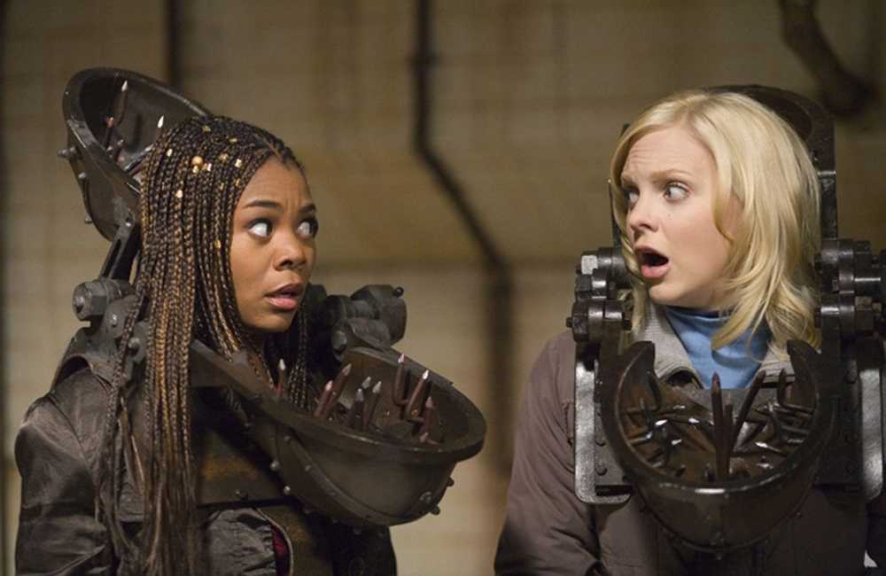 Regina Hall and Anna Faris in Miramax Films' Scary Movie 4 (2006)