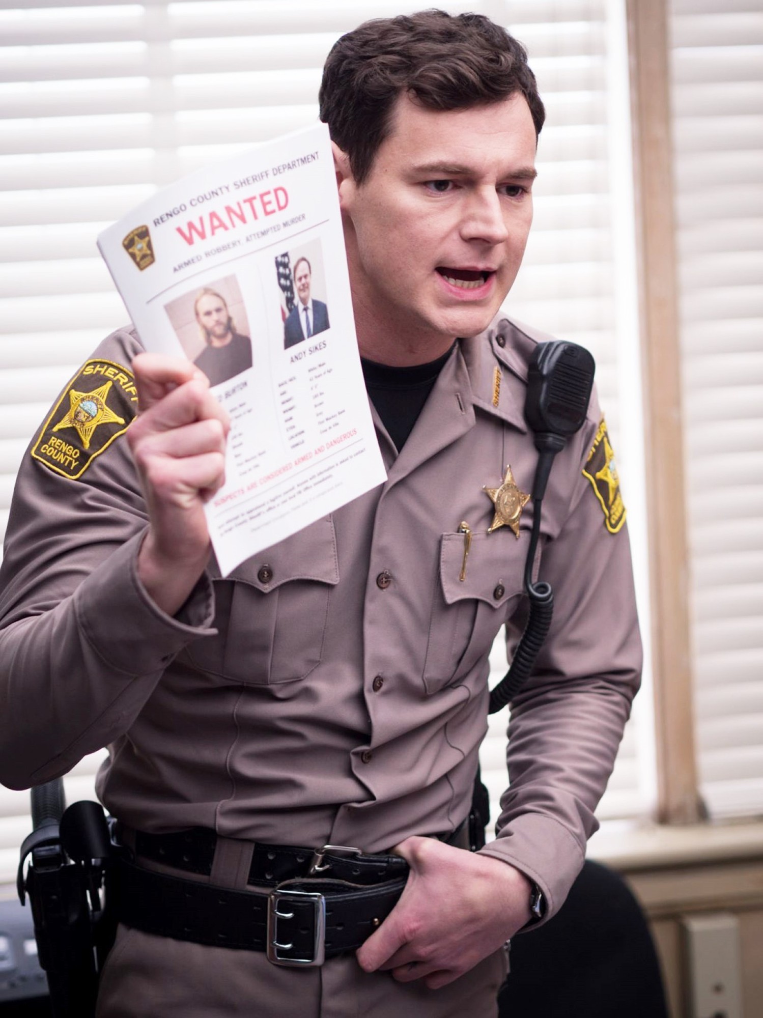 Benjamin Walker stars as Zeke Sikes in Netflix's Shimmer Lake (2017)