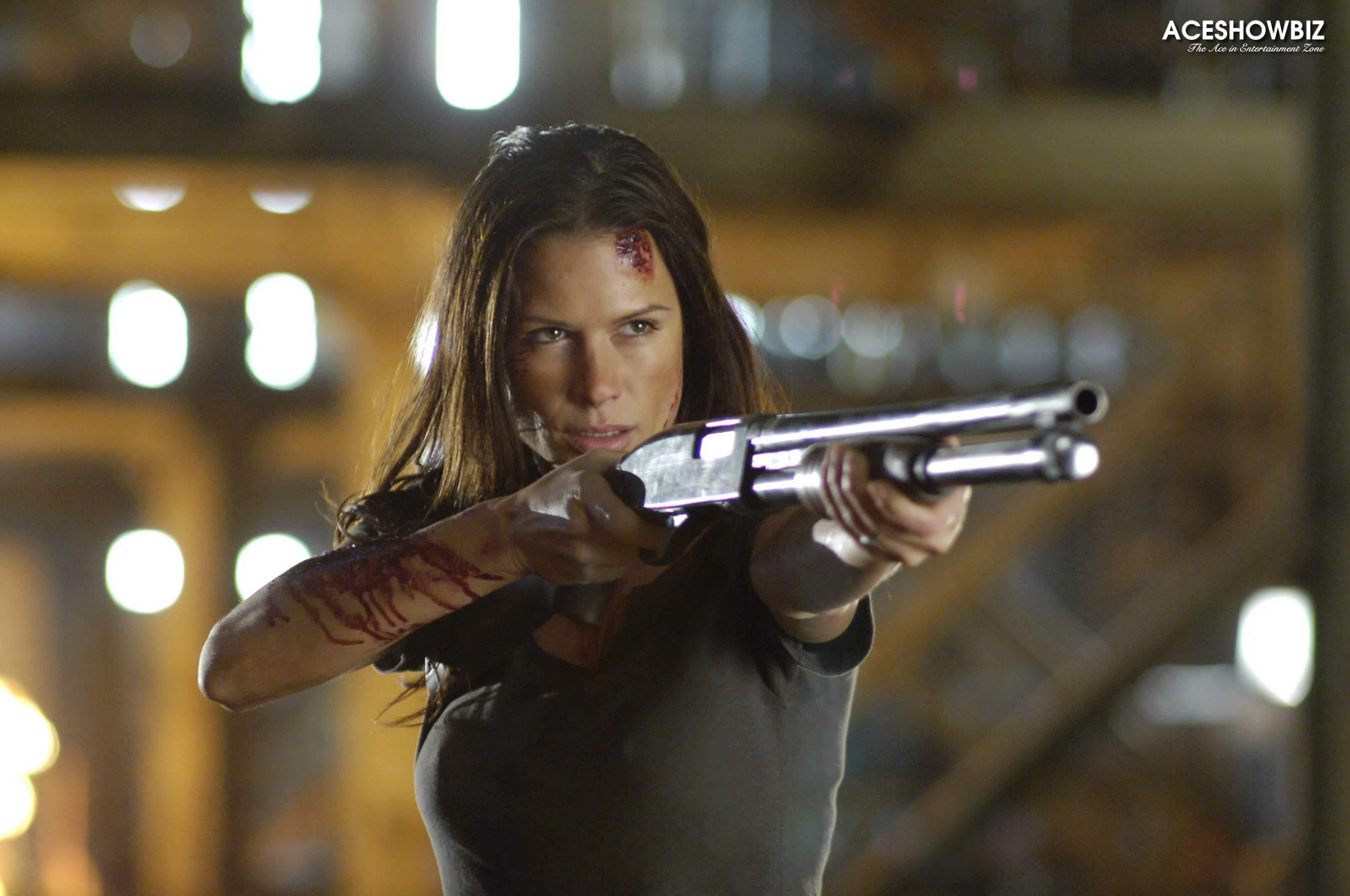 Rhona Mitra as Rachel in Lions Gate Films' Skinwalkers (2007)