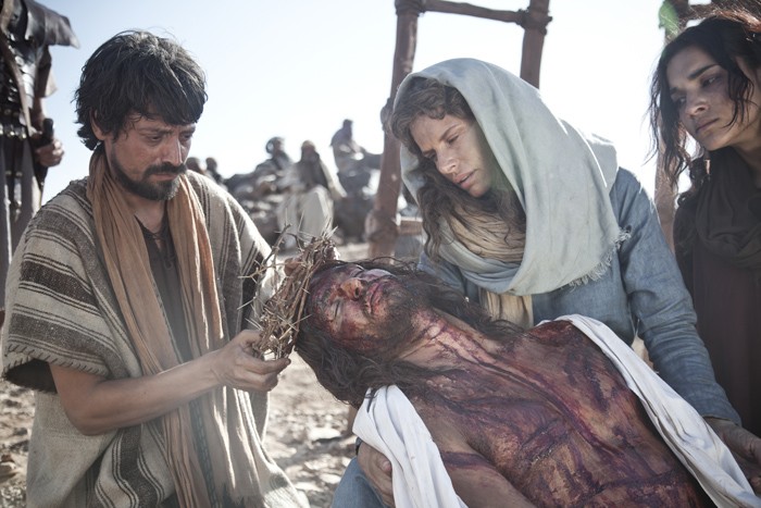Diogo Morgado stars as Jesus and Roma Downey stars as Mary, Mother of Jesus in 20th Century Fox's Son of God (2014)