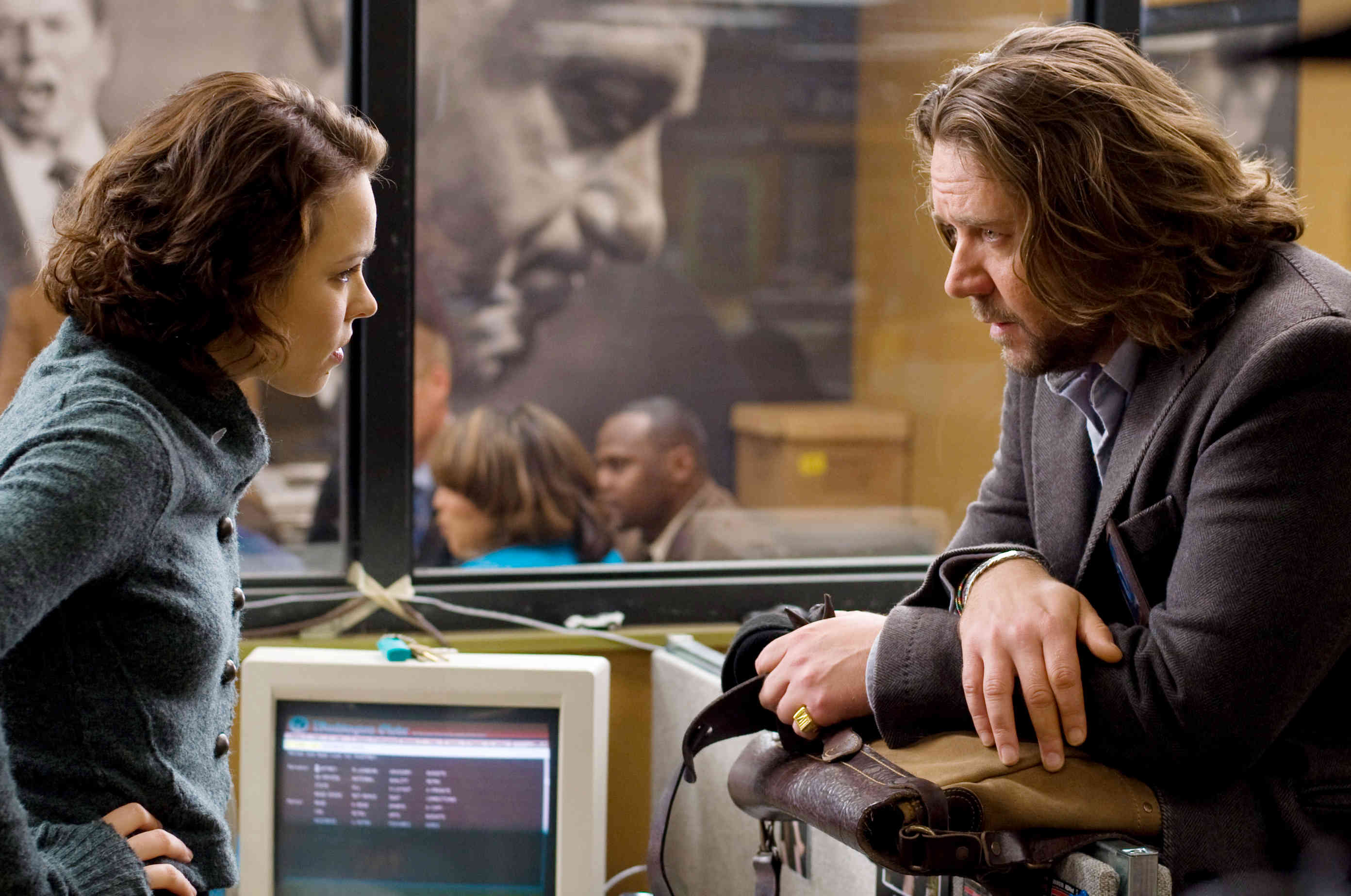 Rachel McAdams stars as Della Frye and Russell Crowe stars as Cal McCaffrey in Universal Pictures' State of Play (2009)