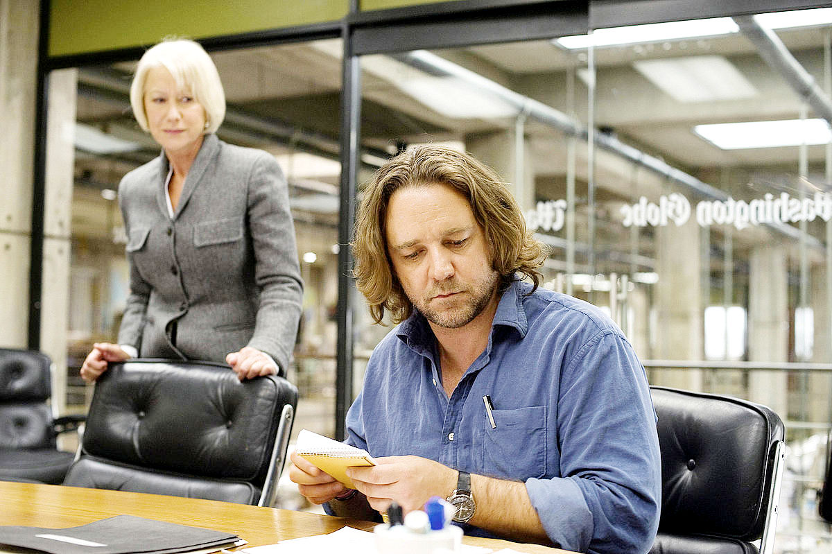 Helen Mirren stars as Cameron Lynne and Russell Crowe stars as Cal McCaffrey in Universal Pictures' State of Play (2009)