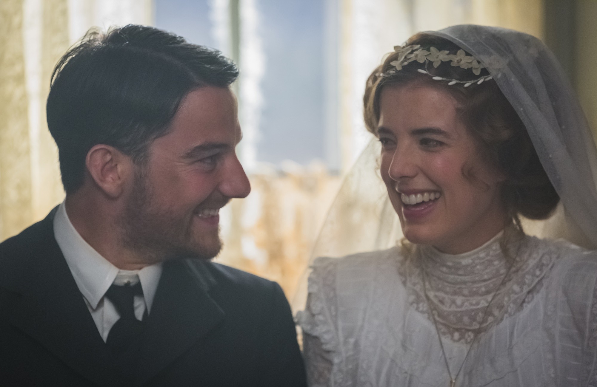 Kevin Guthrie stars as Ewan Tavendale and Agyness Deyn stars as Chris Guthrie in Magnolia Pictures' Sunset Song (2016)
