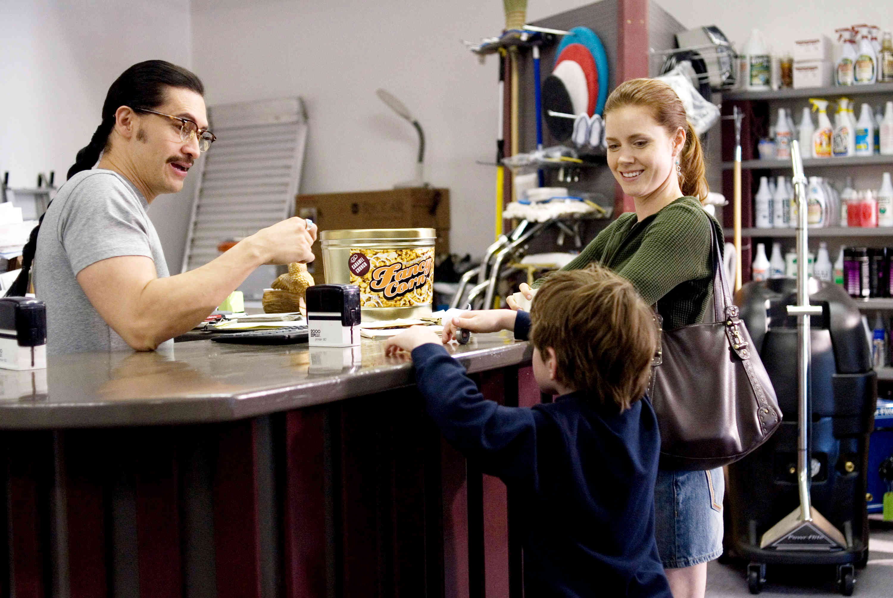 Clifton Collins Jr., Jason Spevack and Amy Adams in Overture Films' Sunshine Cleaning (2009)