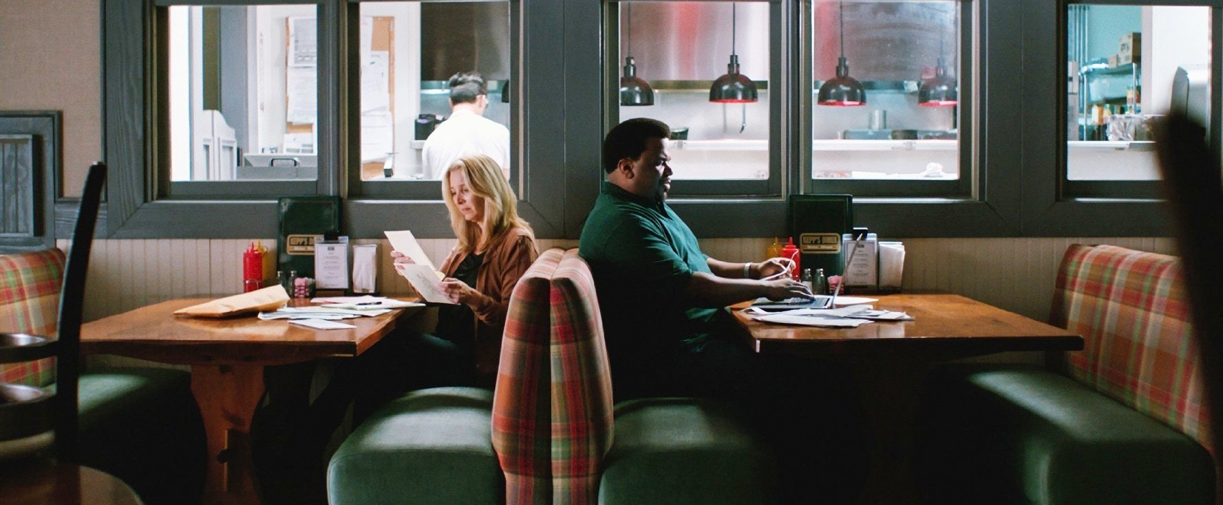 Lisa Kudrow stars as Bina Kepp and Craig Robinson stars as Jerry Kepp in Fox Searchlight Pictures' Table 19 (2017)