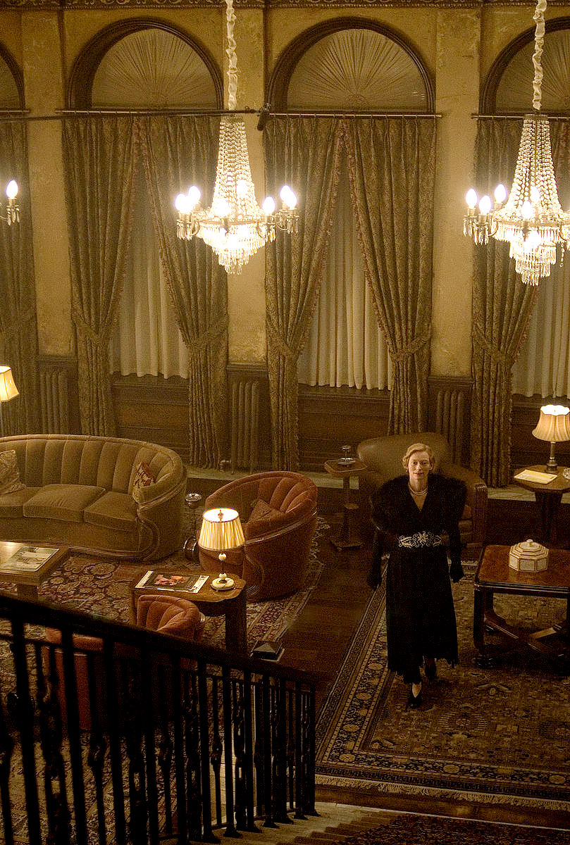 Tilda Swinton stars as Elizabeth Abbott in Paramount Pictures' The Curious Case of Benjamin Button (2008)