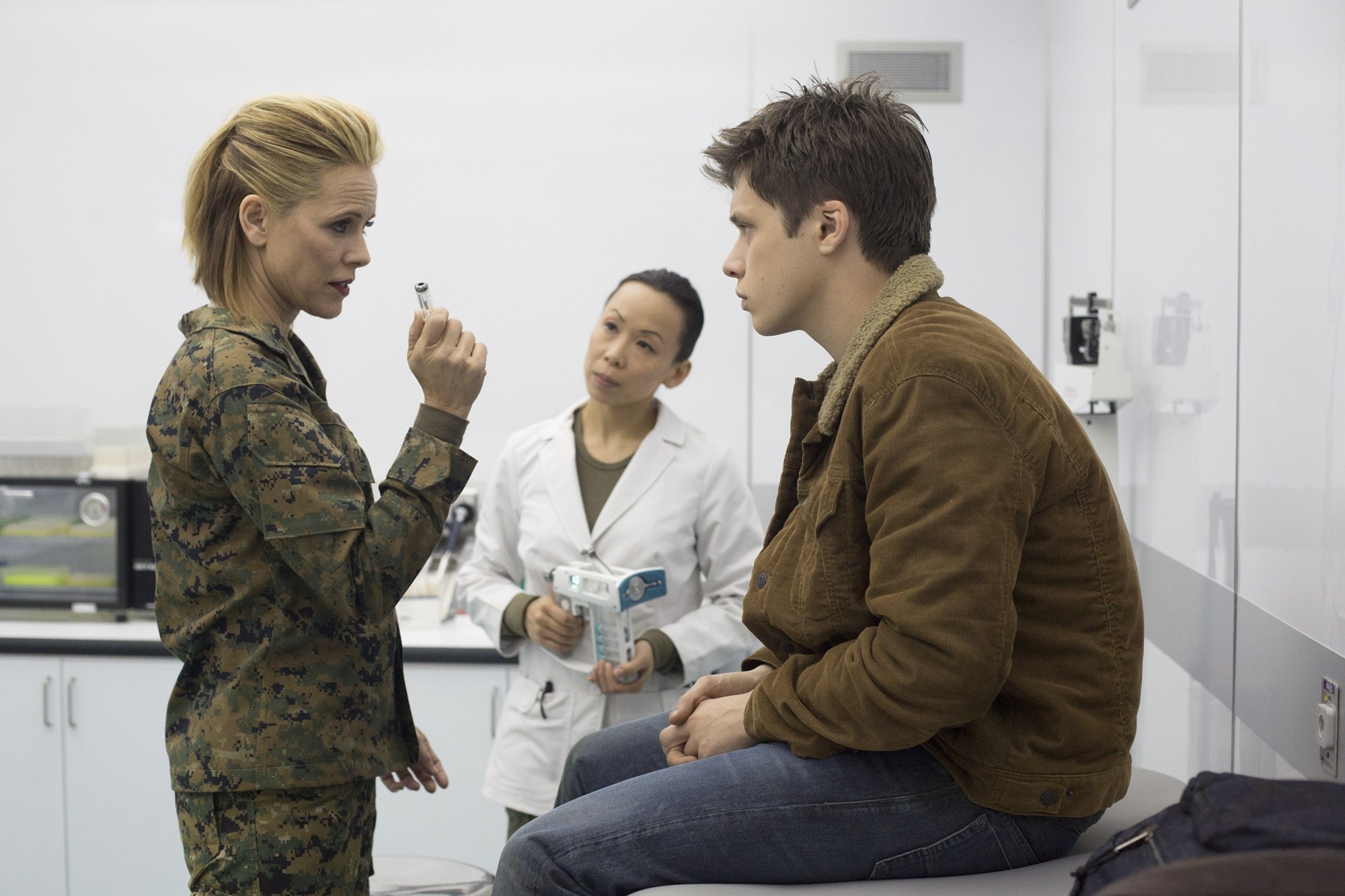 Maria Bello stars as Sergeant Reznik and Nick Robinson stars as Ben Parish in Columbia Pictures' The 5th Wave (2016)