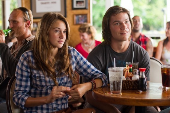 Shailene Woodley stars as Alexandra and Nick Krause stars as Sid in Fox Searchlight Pictures' The Descendants (2011)