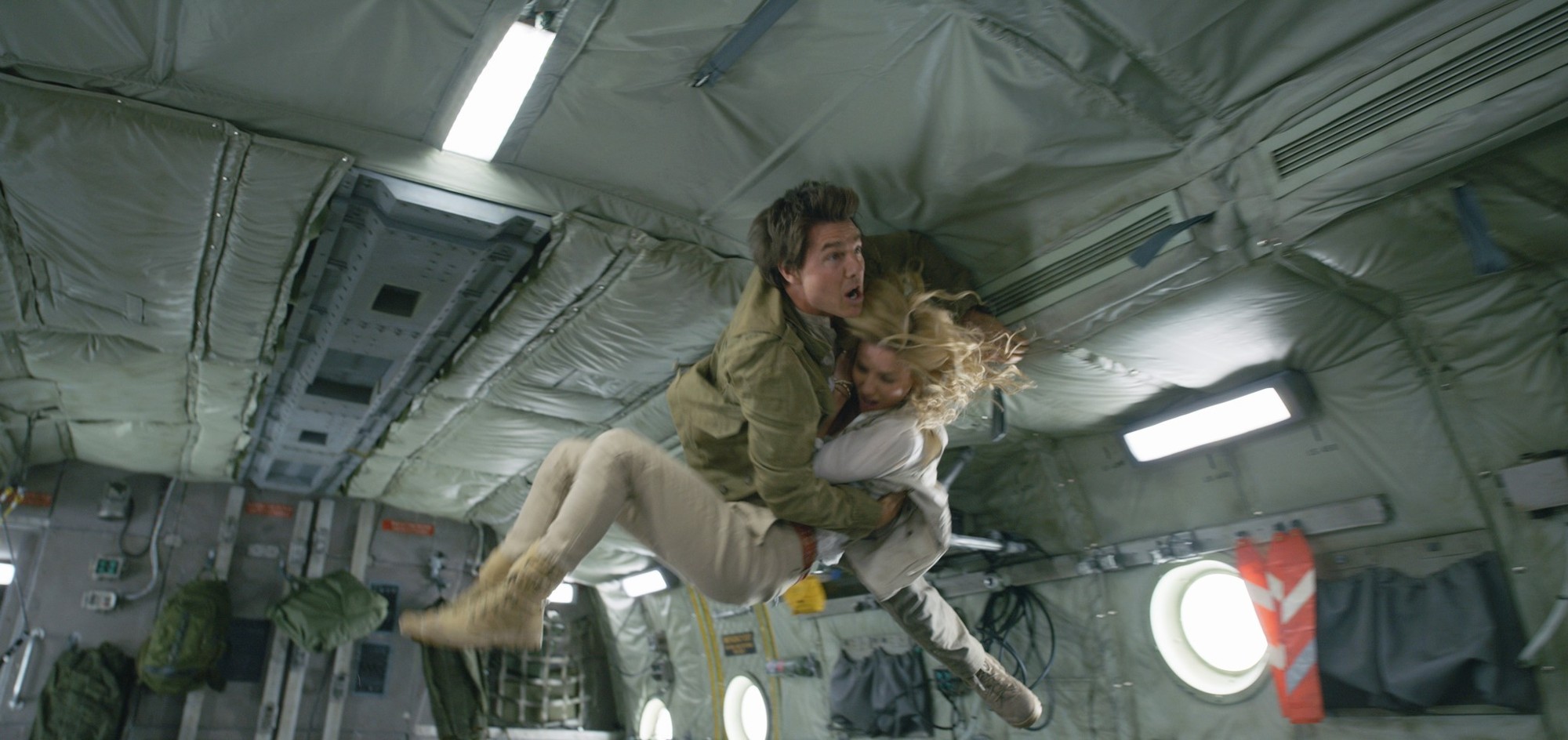 Tom Cruise stars as Nick Morton and Annabelle Wallis stars as Jenny Halsey in Universal Pictures' The Mummy (2017)