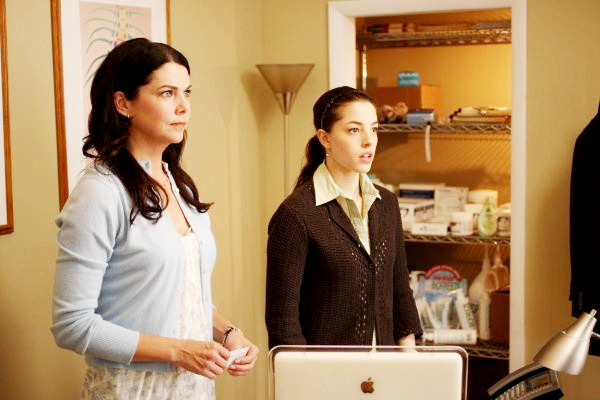 Lauren Graham (Elizabeth) and Olivia Thirlby in Magnolia Pictures' The Answer Man (2009)