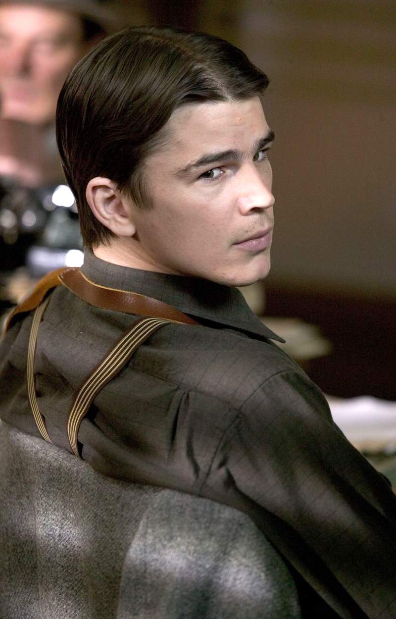 Josh Hartnett as Officer Dwight Bleichert in Universal Pictures' The Black Dahlia (2006)