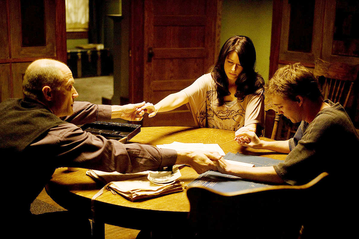 Elias Koteas, Amanda Crew and Kyle Gallner in Gold Circle Films' The Haunting in Connecticut (2009)