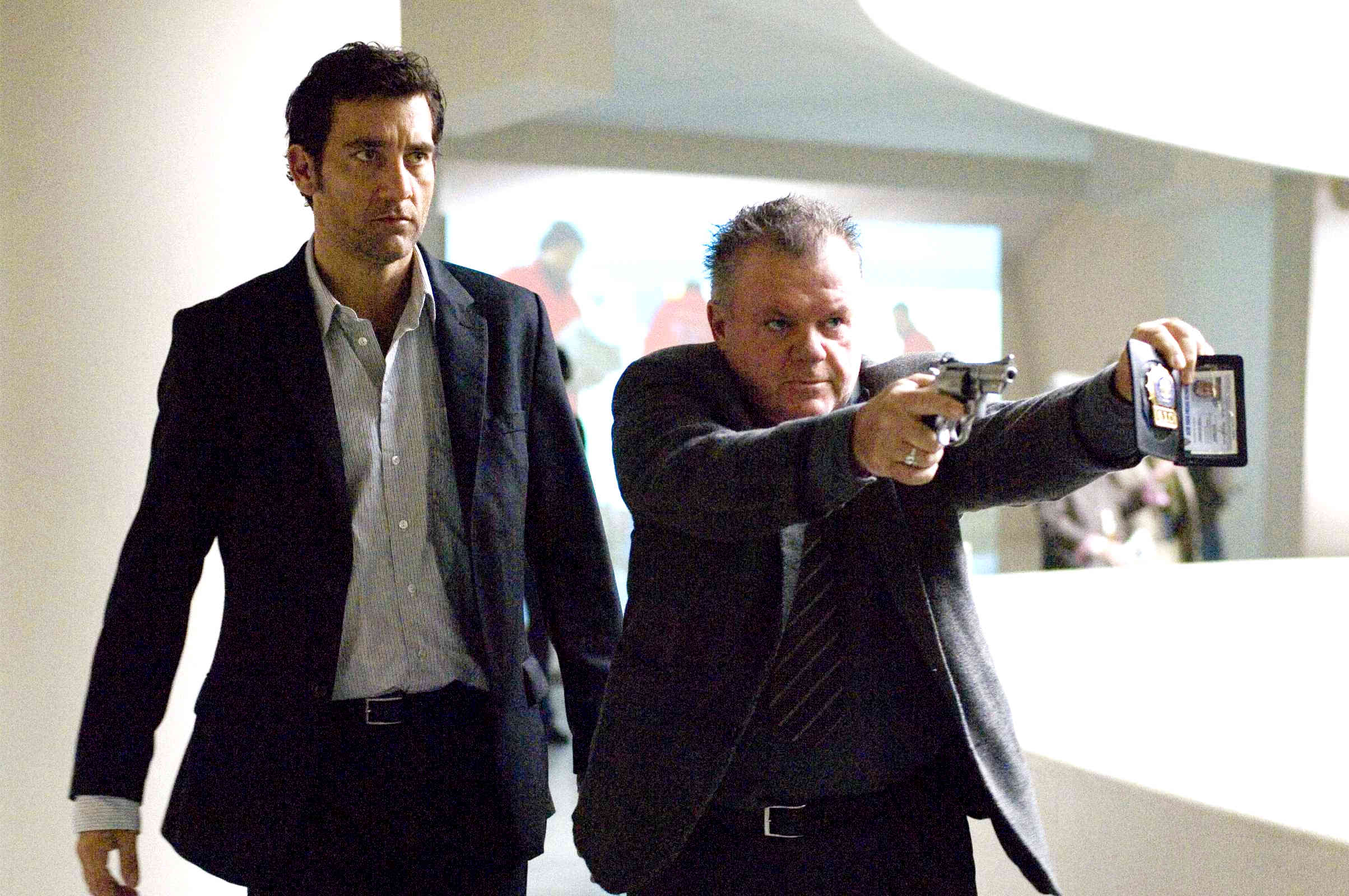 Clive Owen stars as Louis Salinger and Jack McGee stars as Detective Bernie Ward in Columbia Pictures' The International (2009). Photo credit by Jay Maidment.