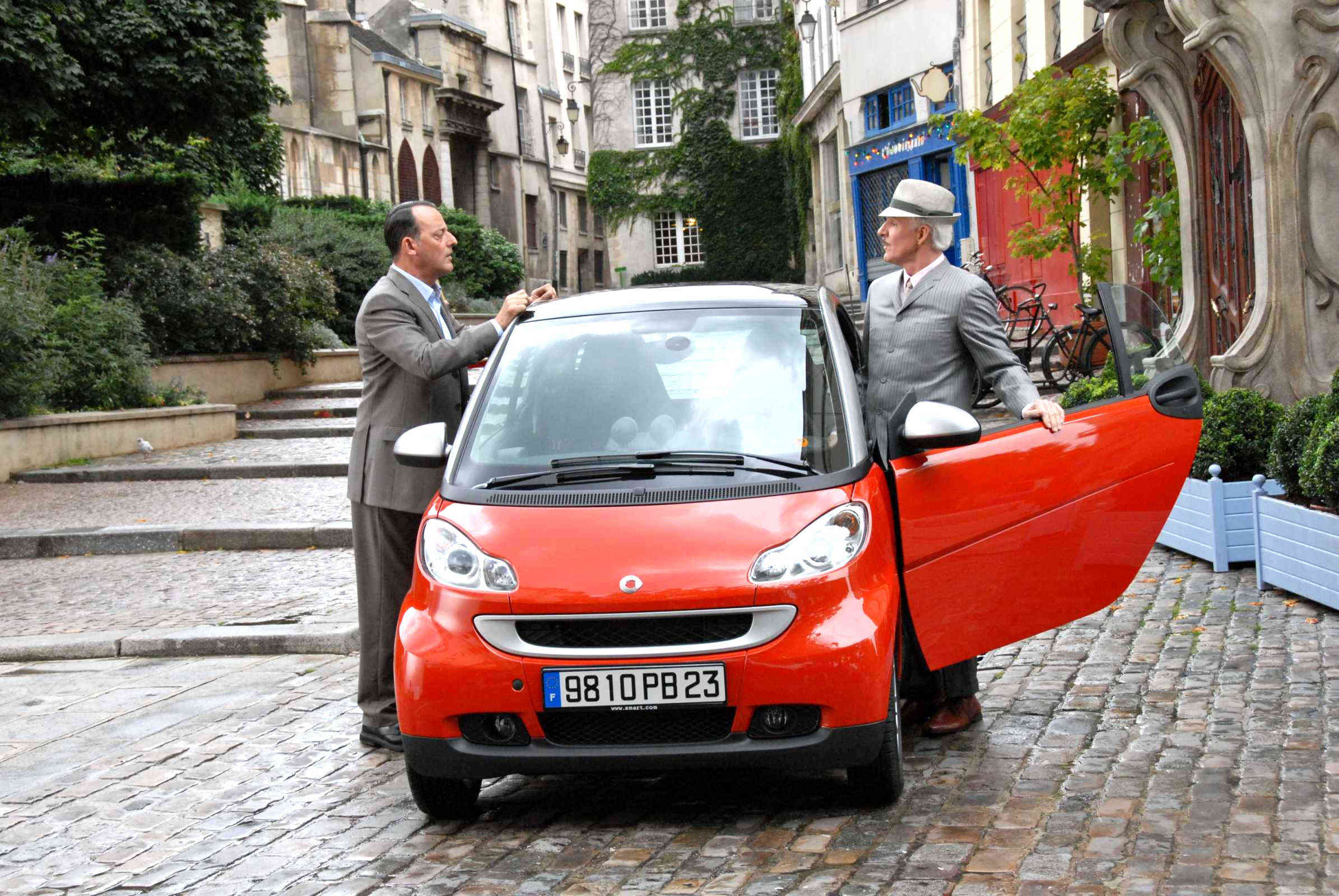 Jean Reno stars as Ponton and Steve Martin stars as Inspector Jacques Clouseau in Columbia Pictures' The Pink Panther 2 (2009). Photo credit by Peter Iovino.