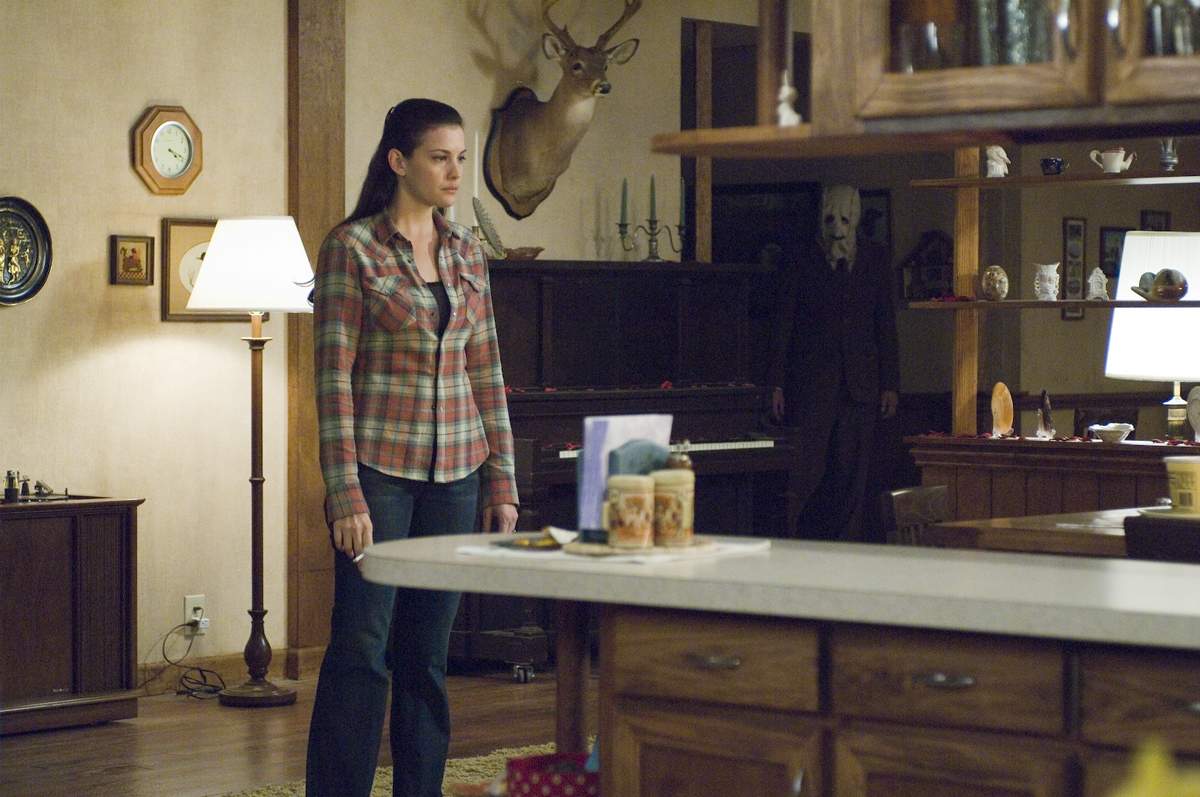 Kristen McKay (LIV TYLER) is stalked by the Man in the Mask (KIP WEEKS) in Rogue Pictures' The Strangers (2008).