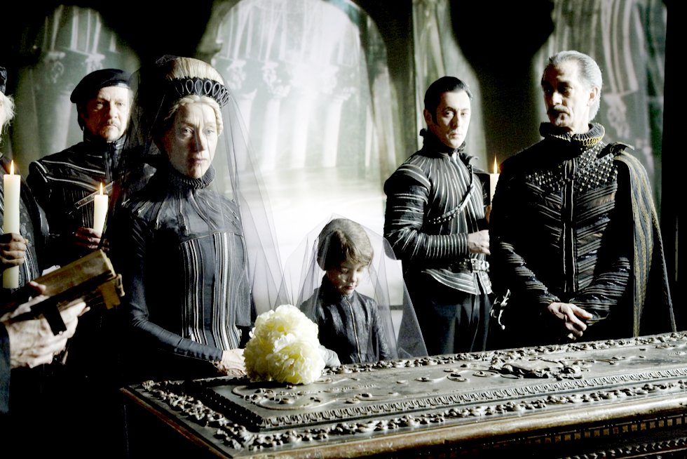 http://www.aceshowbiz.com/images/still/the_tempest03.jpg