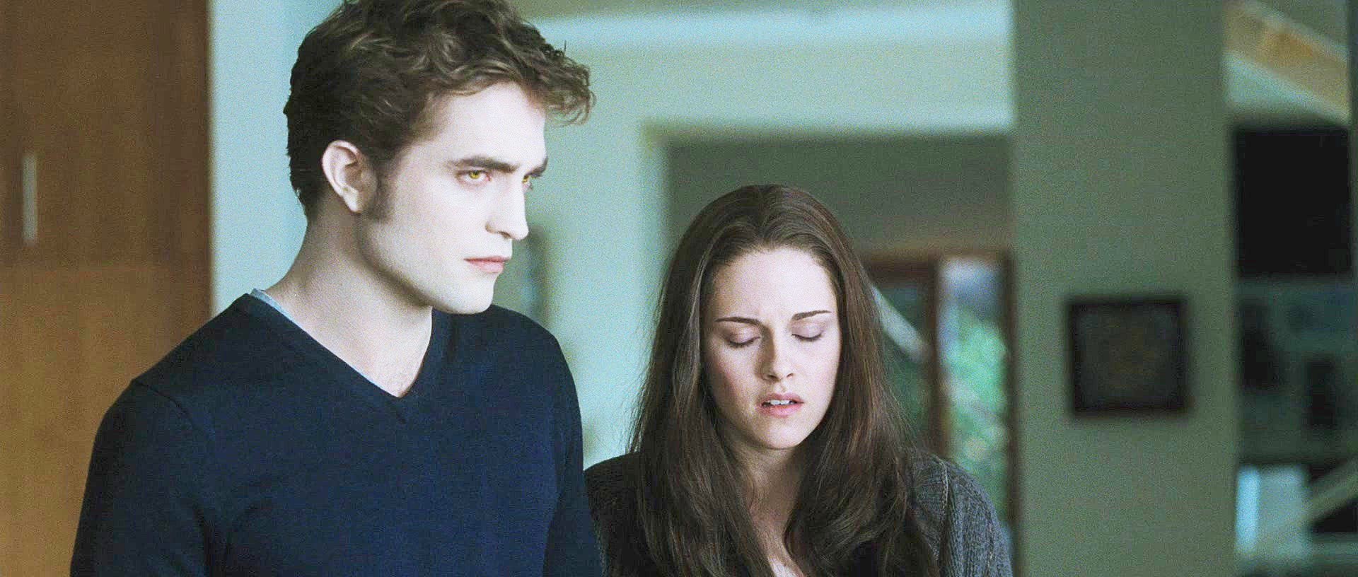 Robbert Pattinson stars as Edward Cullen and Kristen Stewart stars as Bella Swan in Summit Entertainment's The Twilight Saga's Eclipse (2010)