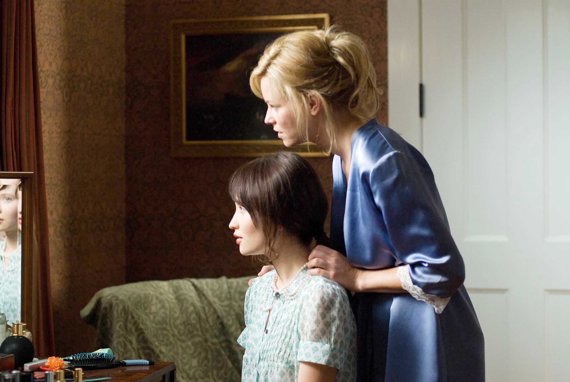 Emily Browning stars as Anna and Elizabeth Banks stars as Rachael in DreamWorks' The Uninvited (2009). Photo credit by Kimberley French.