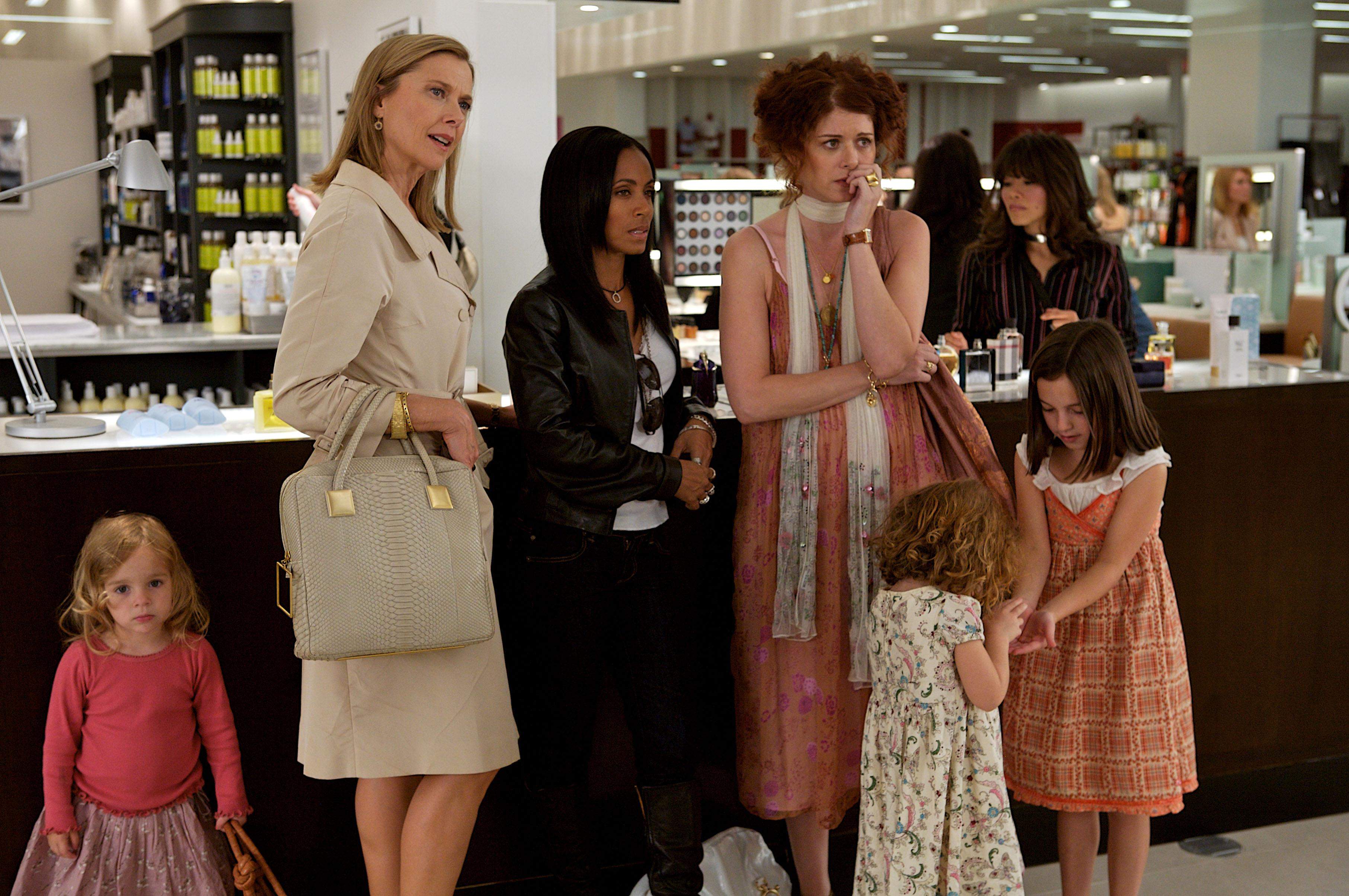 Annette Bening, Jada Pinkett Smith and Debra Messing in a scene from The Women(c), directed by Diane English 2008 - A Picturehouse release / photographer: Claudette Barius.