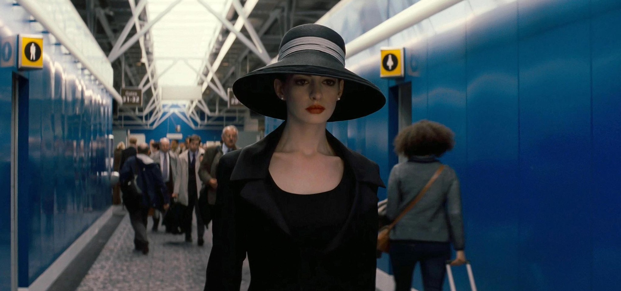 Anne Hathaway stars as Selina Kyle/Catwoman in Warner Bros. Pictures' The Dark Knight Rises (2012)