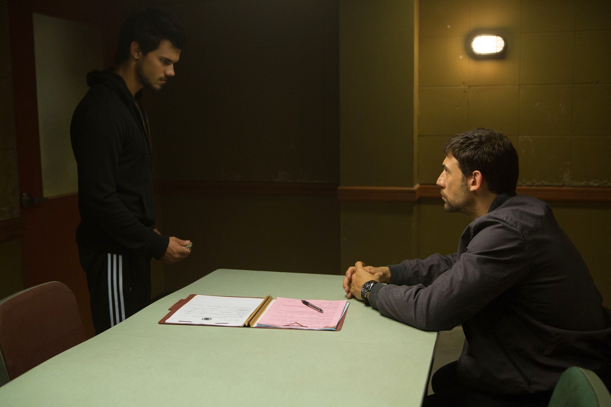 Tracers (2015) Cast, Crew, Synopsis and Information