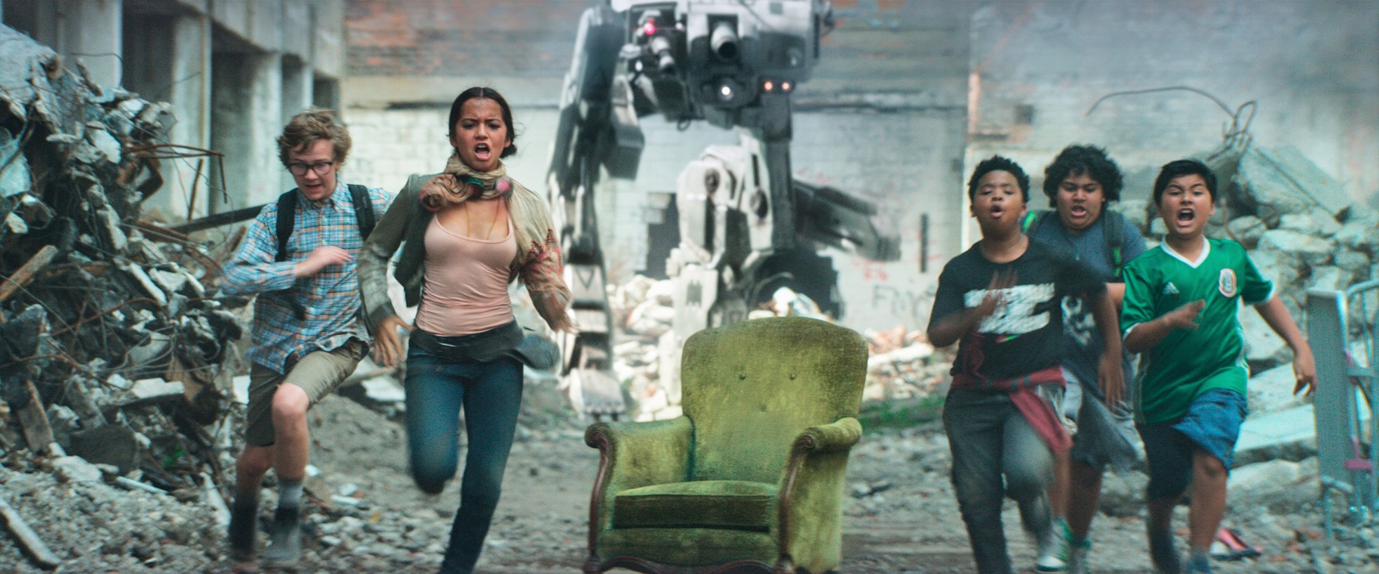 Isabela Moner dalam film Transformer: The Last Knight