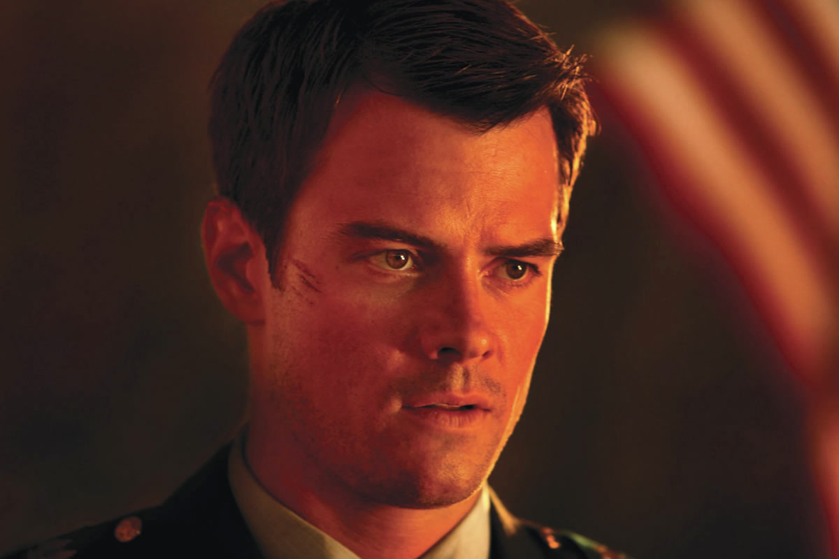 Josh Duhamel as Captain Lennox in DreamWorks' Transformers (2007)