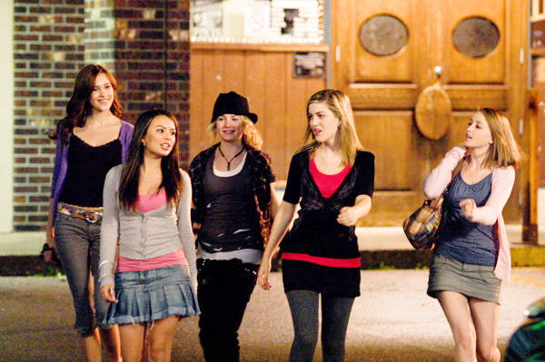 Alexia Fast, Janel Parrish, Brittany Robertson, Carly McKillip and Emily Tennant in Well Go USA's Triple Dog (2010)