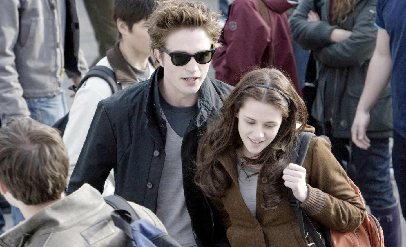 Robert Pattinson stars as Edward Cullen and Kristen Stewart stars as Bella Swan in Summit Entertainment's Twilight (2008)