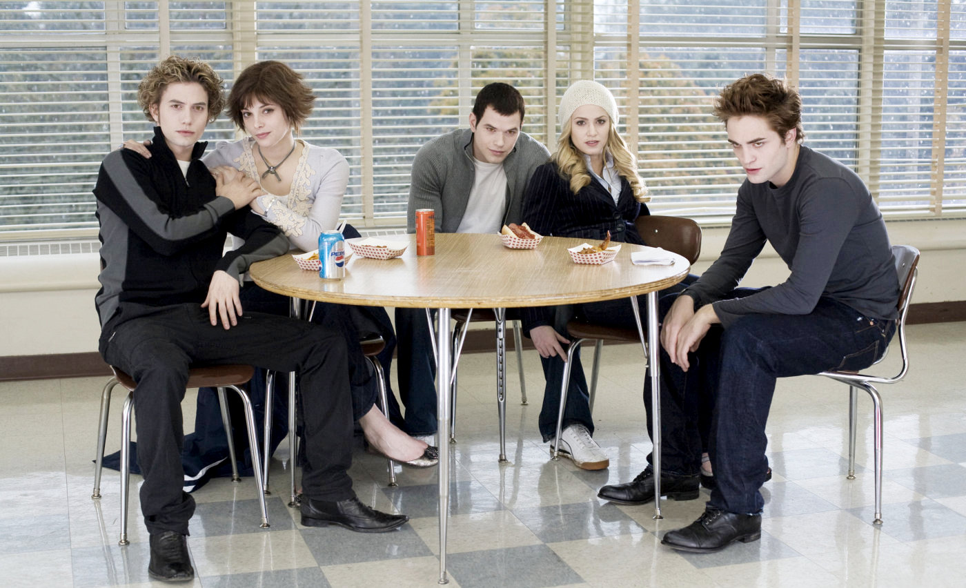 Jackson Rathbone, Ashley Greene, Kellan Lutz, Nikki Reed and Robert Pattinson in Summit Entertainment's Twilight (2008)