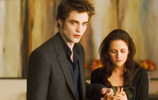 Robert Pattinson stars as Edward Cullen and Kristen Stewart stars as Bella Swan in Summit Entertainment's The Twilight Saga's New Moon (2009)
